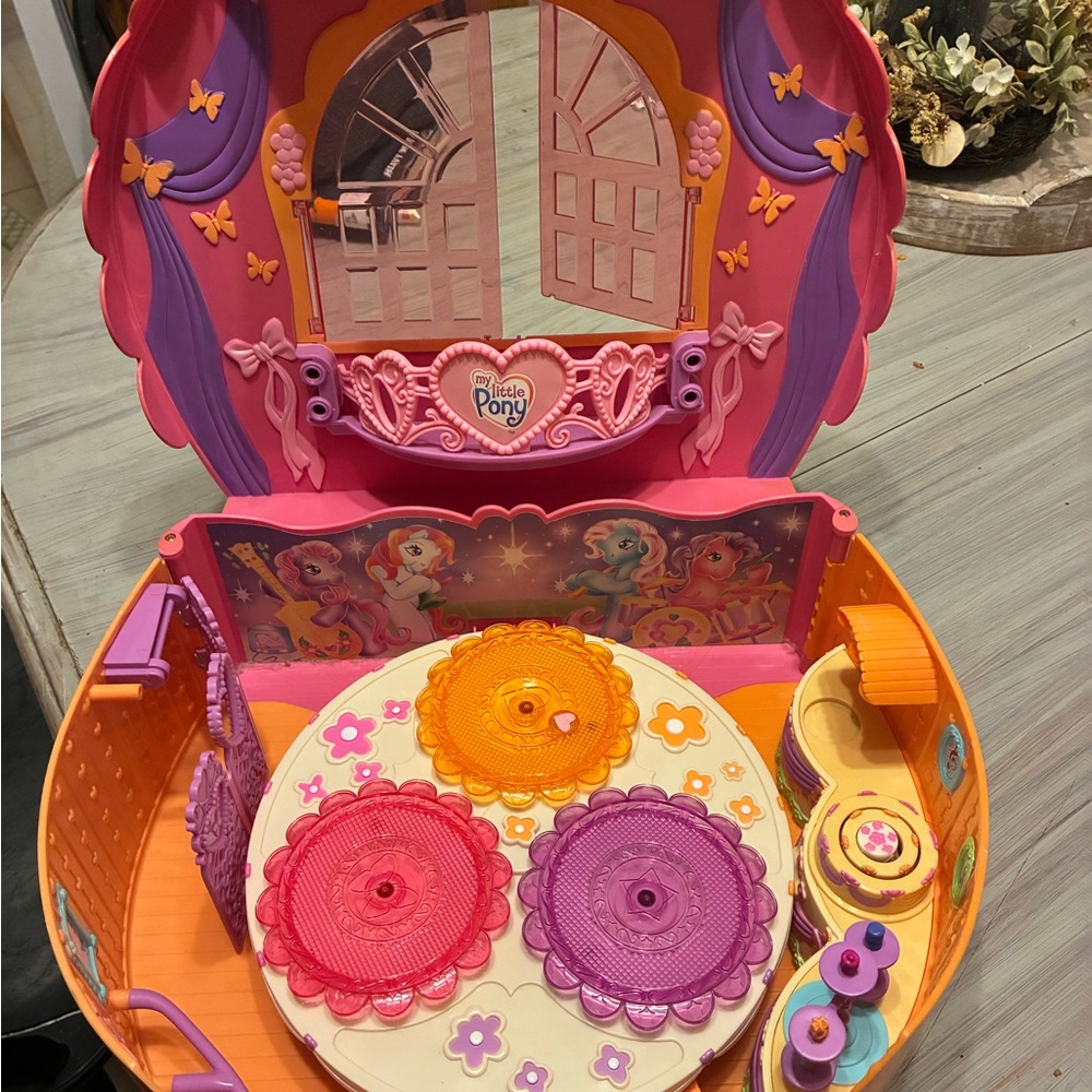 My Little Pony Floral Dance Studio in Orange and Pink - Picture 2 of 2
